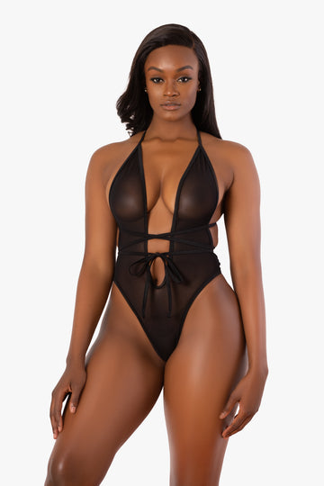 Body de malla negra con escote pronunciado